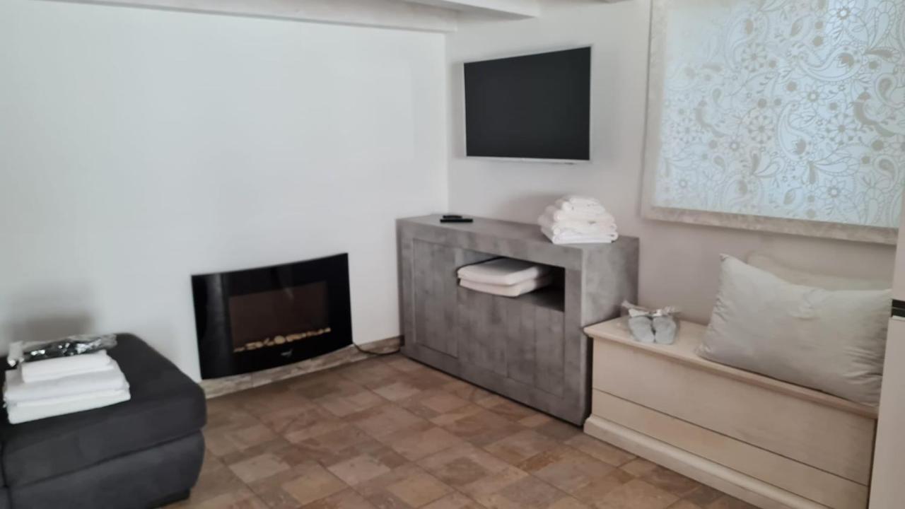 Dependance Oscar Apartment Carrozziere Fonte Ciane Ngoại thất bức ảnh